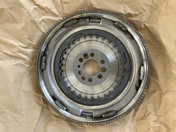0AM 129 6 flywheel LUK5140025100